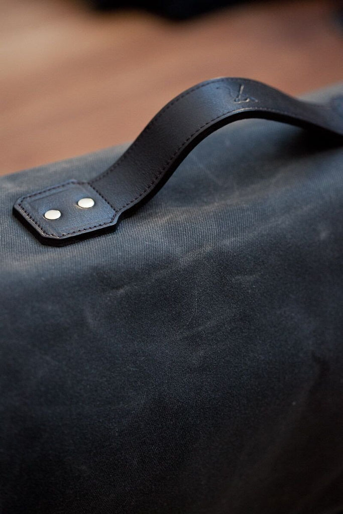 Hudson Messenger - Charcoal Wax Twill - Ernest Alexander