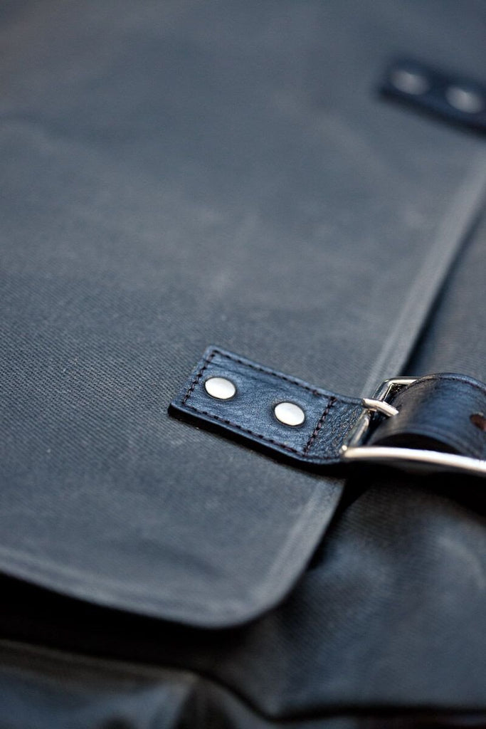 Hudson Messenger - Charcoal Wax Twill - Ernest Alexander