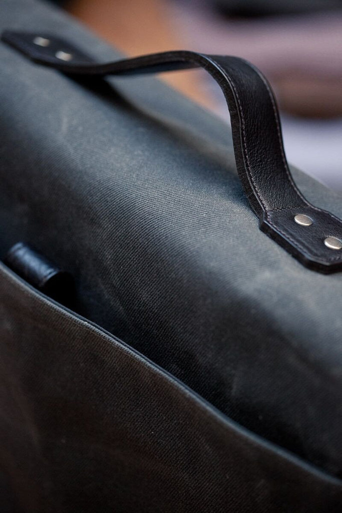 Hudson Messenger - Charcoal Wax Twill - Ernest Alexander